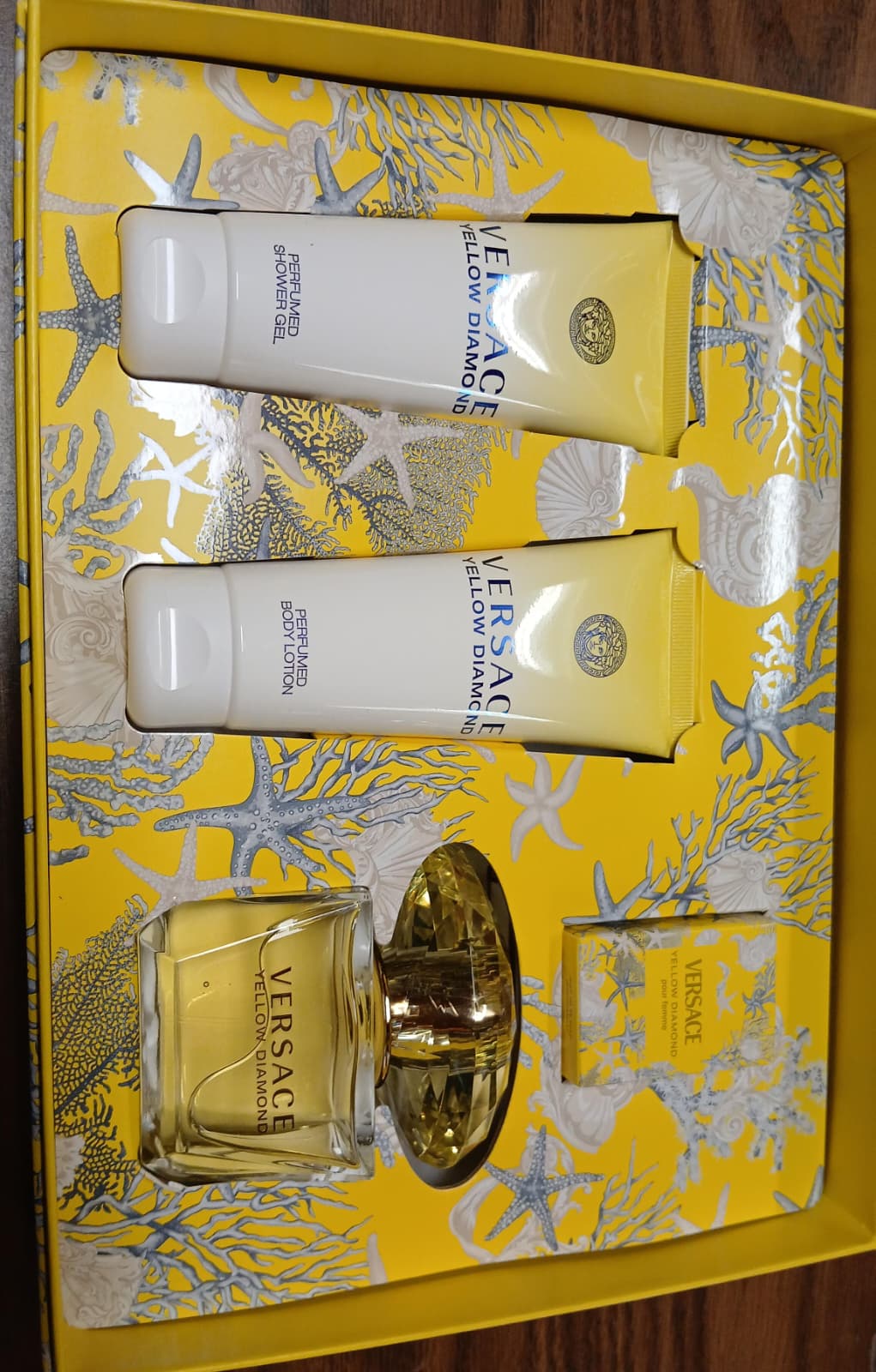 Versace yellow diamond