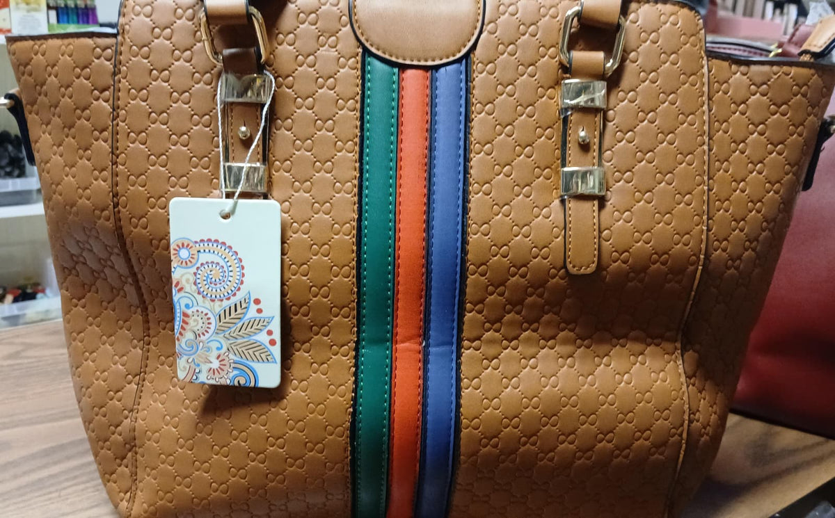 cartera camelo con rayas