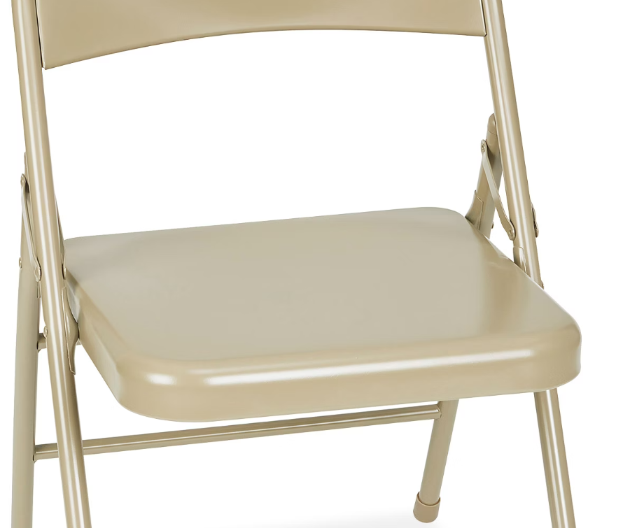 Sillas rentadas con covertor/ Rented chairs with covers.